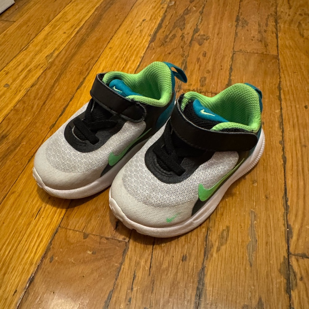 Baby Nike Revolution 7 Sneakers sz 5c